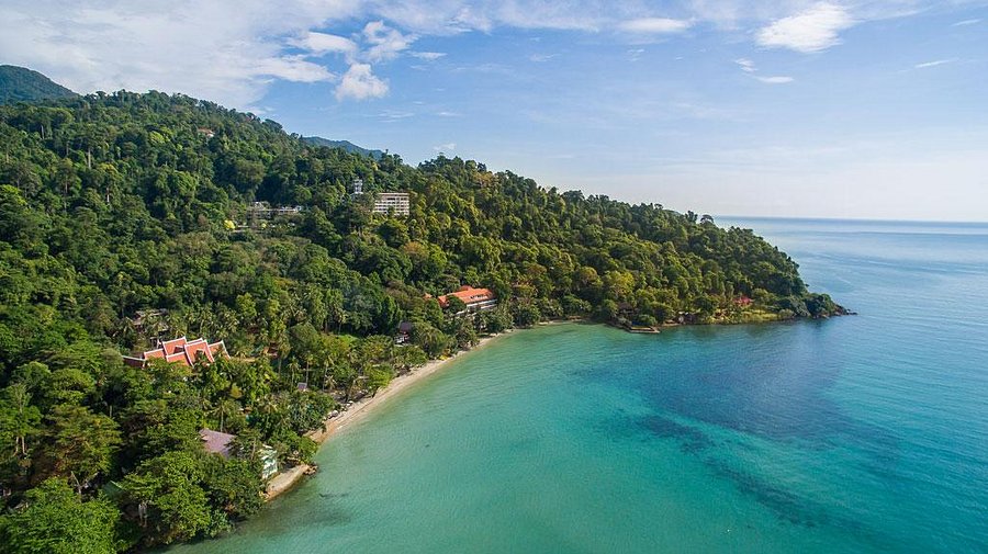 "Beachfront Bliss: Auction for Exclusive Coastal Property!"